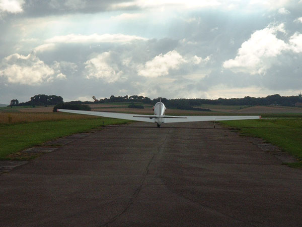 G-AVHY_RF4D_5
